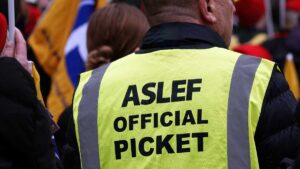 Aslef consiglia ai macchinisti di accettare l'offerta del 15% di stipendio