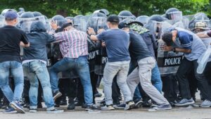 I datori di lavoro sono invitati a intervenire durante le rivolte