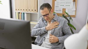 I rischi cardiaci sono quasi del 100% più alti per i lavoratori d'ufficio stressati