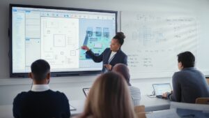 Gli insegnanti di istruzione superiore pagano un quarto in meno rispetto al resto dell'istruzione