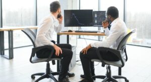 Crepe che emergono nel “tetto di classe” del settore dei servizi finanziari