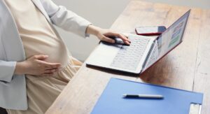 L'amministratore licenziata per maternità e gravidanza vince £ 29.000