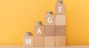 I salari aumenteranno a tassi superiori all’inflazione, rileva il rapporto