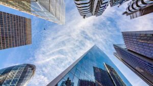Le società di gestione degli investimenti fanno progressi nei confronti del DEI
