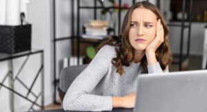 Uno staff in prima linea su cinque fa il “minimo indispensabile”