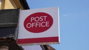 L'ufficio postale ha licenziato e riassunto il personale IT con tariffe salariali enormemente gonfiate