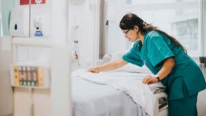 Rallenta il reclutamento internazionale di infermieri nel Regno Unito