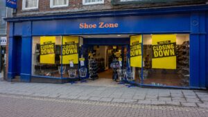 Shoe Zone chiude i negozi incolpando i costi del lavoro a bilancio