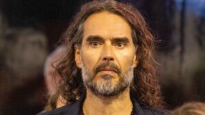 BBC si scusa per non aver affrontato il comportamento di Russell Brand