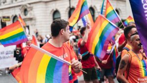 Forte aumento delle persone che si identificano come gay e bisessuali