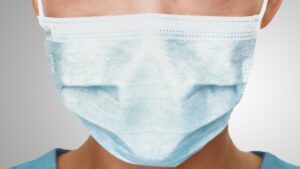 Il portiere dell'ospedale che si è rifiutato di indossare la maschera è stato licenziato