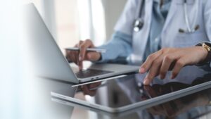 GMC "cancella i record sui medici che cambiano il genere