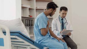 Gli operatori sanitari hanno invitato a dare la priorità al lavoro come risultato sanitario