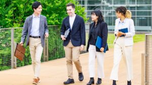 Gli studenti stranieri senza lavoro di laurea potrebbero essere costretti a lasciare il Regno Unito