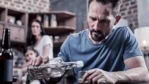 Morti alcolici nel Regno Unito al massimo di tutti i tempi, poiché la carità esorta il nuovo approccio