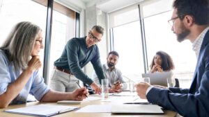 Uguaglianza al lavoro: "Gli uomini sono fuori dal mondo"