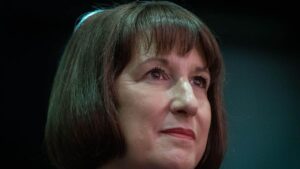 I tagli al servizio civile vedranno 10.000 posti di lavoro, afferma Reeves