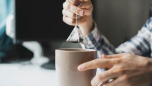 L'infermiera lasciata fuori dal round di tè vince la richiesta di licenziamento costruttivo