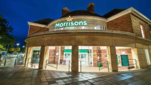 Più di 300 posti di lavoro a rischio mentre Morrisons chiude i caffè e i contatori