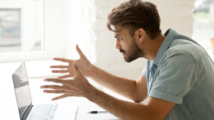 Il computer dice no: fa male dare ai dipendenti notti insonni