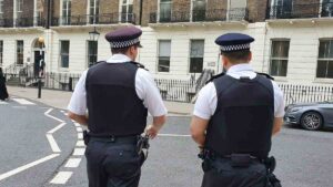 La polizia che fallisce i controlli di controllo affronta il licenziamento automatico