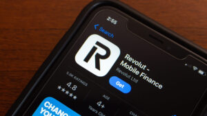 REVOLUT HAILS Sistema di tracciamento della conformità dei dipendenti