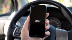Uber driver sperimenta "falsa autonomia" sul lavoro