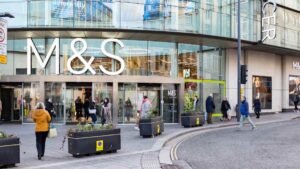 M & amp; s fa una pausa assunzione in quanto si occupa di un attacco informatico