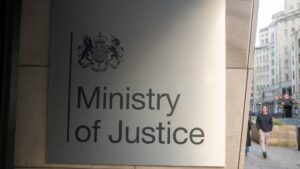 Migliaia di ruoli di servizio civile per lasciare Londra