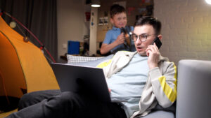 Quattro modi in cui i datori di lavoro possono ridurre il rischio di un ambiente di lavoro sempre attivo