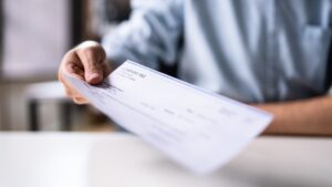 Top 10 HR Domande aprile 2025: aumenti dei salari e dei premi Tribunali