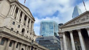 Bank of England afferma che Nic Rise sta smorzando gli aumenti della retribuzione