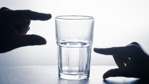 Glass mezzo pieno - o vuoto? Contrastanti prese all'economia del Regno Unito
