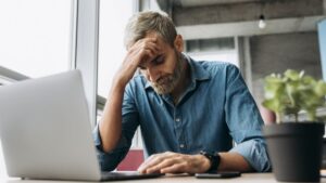 I datori di lavoro devono offrire maggiore flessibilità ai caregiver, la ricerca mostra