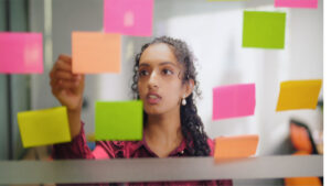 I datori di lavoro lamentano la mancanza di "prontezza del lavoro" di Gen Z ma non offrono supporto