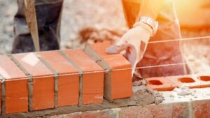 Il segretario all'istruzione stabilisce le priorità per le competenze in Inghilterra