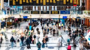 Posti vacanti in calo del 17% man mano che il mercato del lavoro si indebolisce