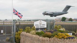 Richard Tice: "patetico" per mettere il gestore delle risorse umane responsabile della base RAF