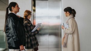 Gli spazi di lavoro poveri che costano miliardi del Regno Unito rivelano la ricerca