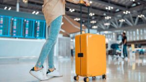 Il quarto dei giovani considera di emigrare dal Regno Unito