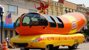 Unite salva la vittoria nel fuoco e la disputa del rehire con il gigante degli hot dog degli Stati Uniti