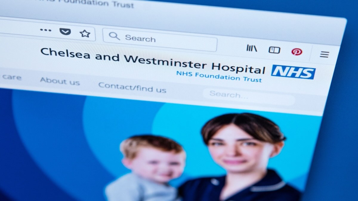 Affermazione di credenze dei file di ostetrica dopo la fiducia segnalata sui post sui social media