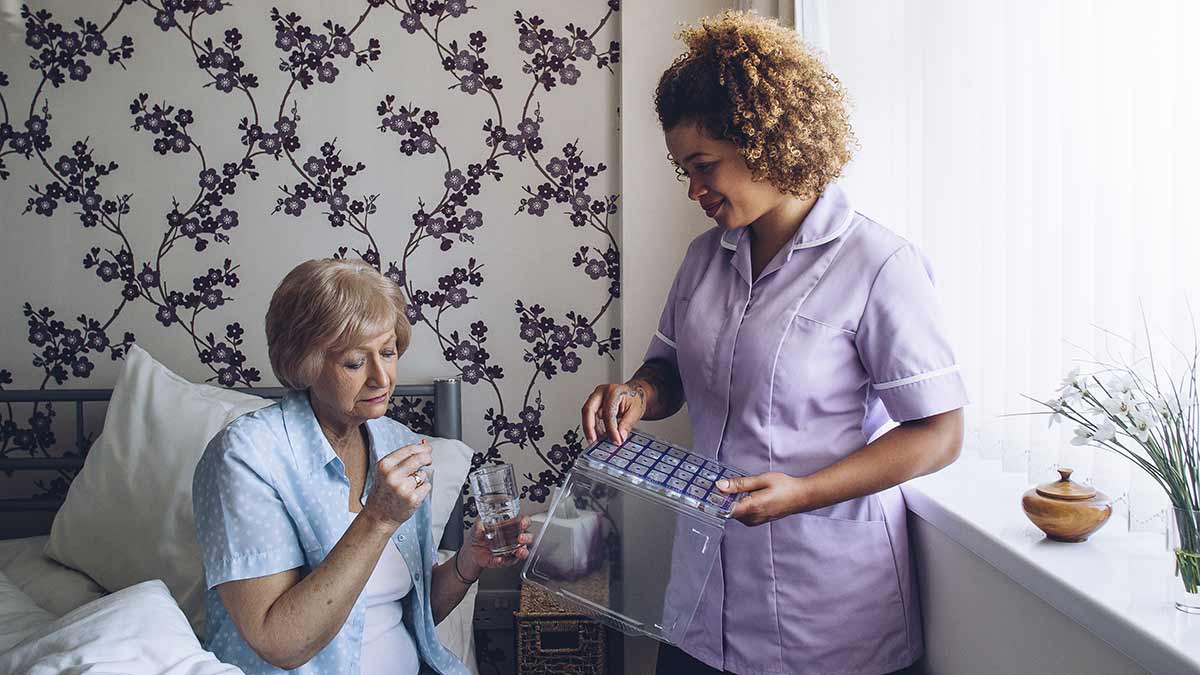 Immigrazione: enorme caduta dei visti per gli operatori sanitari e cure