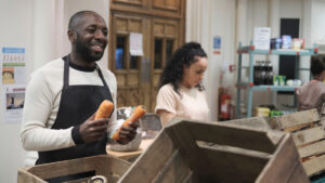 Le organizzazioni benefiche fanno sempre più affidamento sulla forza lavoro di volontariato "ombra"