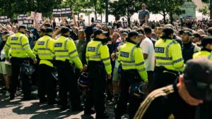 Le uniformi della polizia non si adattano al conto, rivela la ricerca