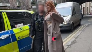 PC rimossi dall'unità armi da fuoco dopo che Tallia Storm Selfie ha assegnato £ 50k