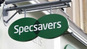 Direttore Specsavers sospeso per richieste di spese errate di £ 77k
