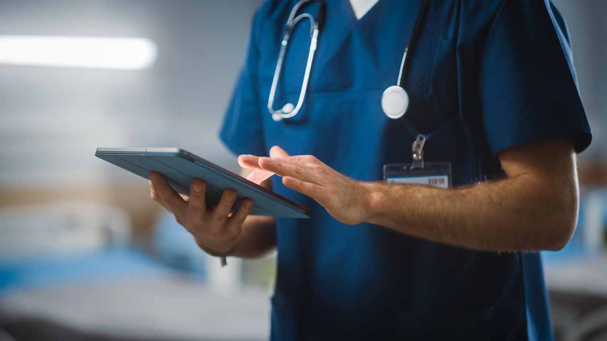 Due personale su tre NHS affermano che la retribuzione è la chiave per la conservazione