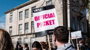 I lavoratori universitari votano in votazione per lo sciopero nazionale