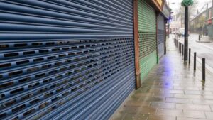 I tassi di business aumenta potrebbero mettere a rischio 100.000 posti di lavoro al dettaglio